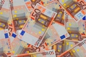 52. Bancnotele Euro au valori de: